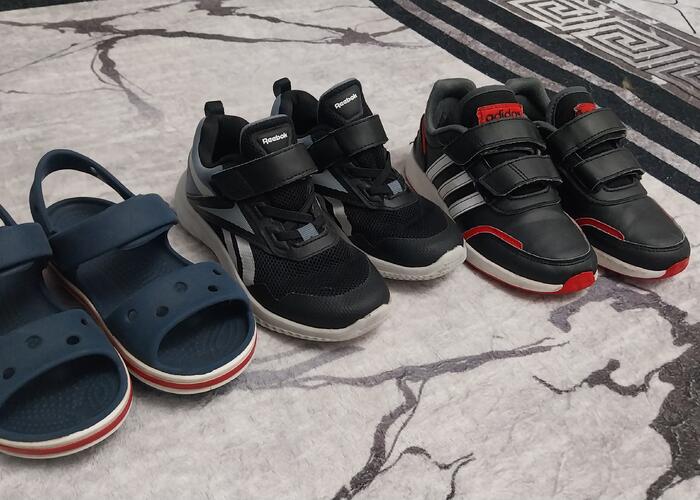 Grajewo ogłoszenia: Sprzedam buciki dla chłopczyka: 
Adidas r.28 cena 15zl
Reebok...