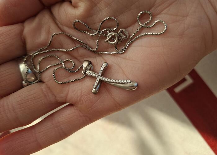 Grajewo ogłoszenia: Witam. Sprzedam nowy łańcuszek z krzyżykiem.Nietrafiony prezent.