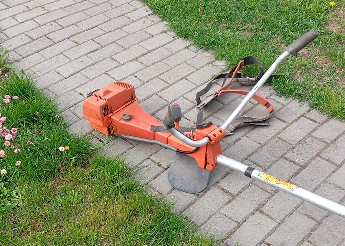 Grajewo ogłoszenia: Sprzedam profesjonalną kosę spalinową Husqvarna 245r